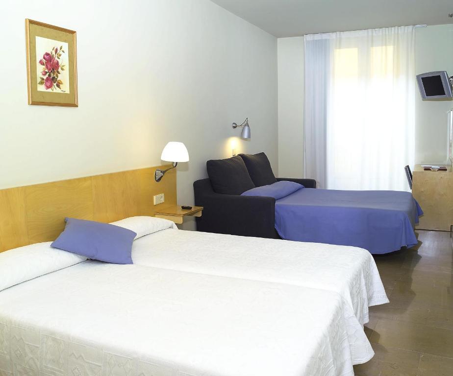 Hotel Rambla Figueres الغرفة الصورة