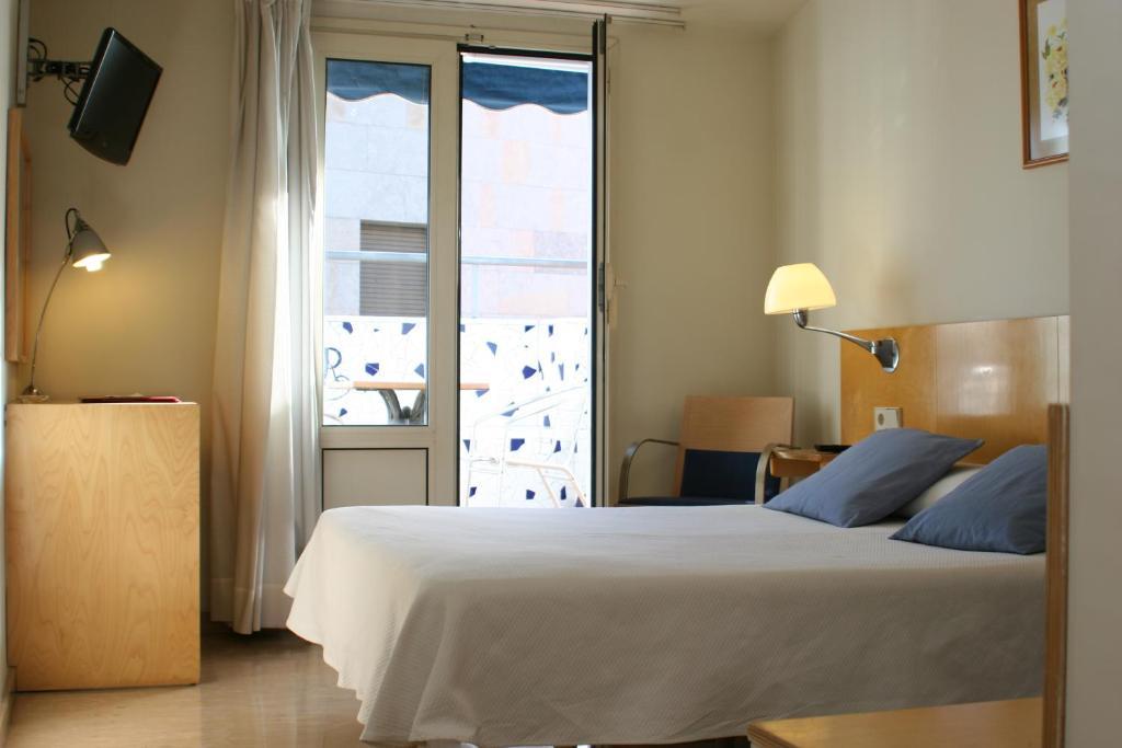 Hotel Rambla Figueres الغرفة الصورة