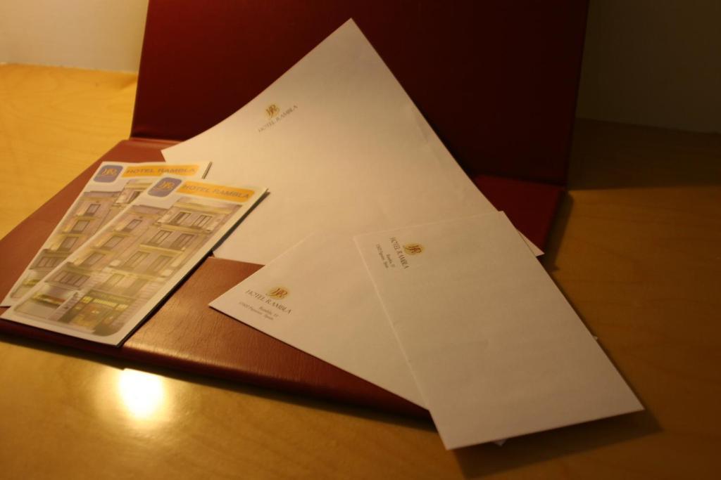 Hotel Rambla Figueres الغرفة الصورة