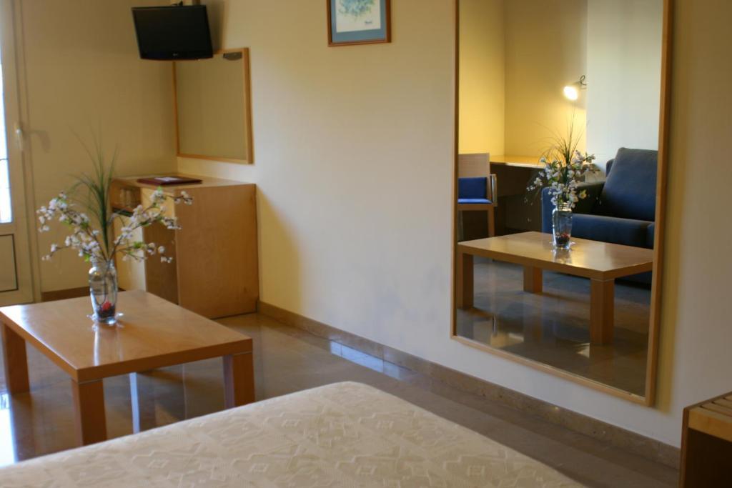 Hotel Rambla Figueres الغرفة الصورة